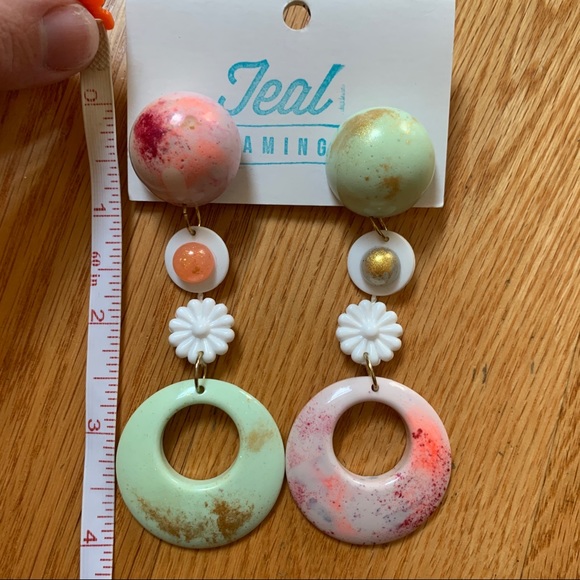 Handmade vintage upcycled resin galaxy earrings - Picture 5 of 7